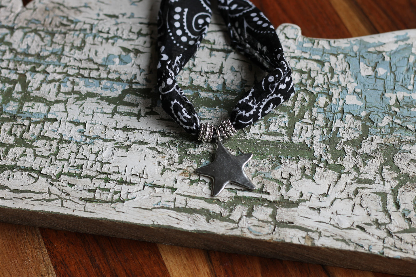 Hammered Star Bandana Necklace